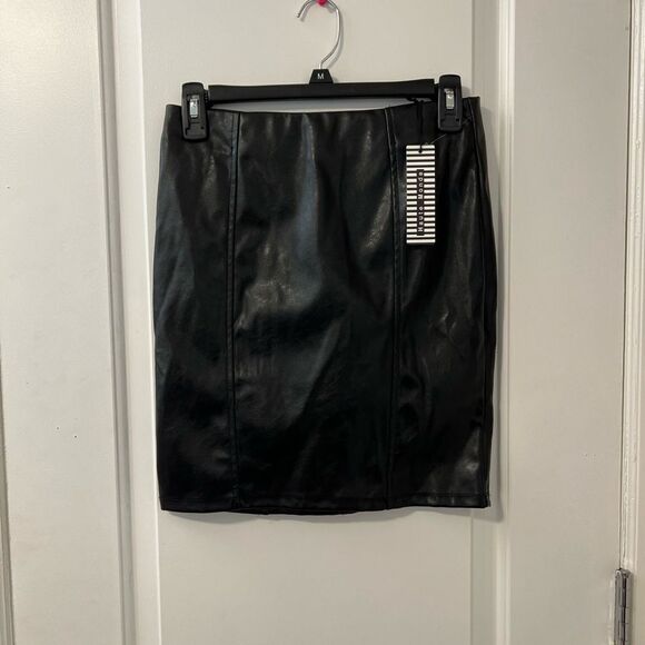Faux leather skirt - Picture 1 of 4